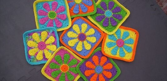 The Retro Daisy Square Crochet Pattern