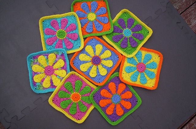 The Retro Daisy Square Crochet Pattern