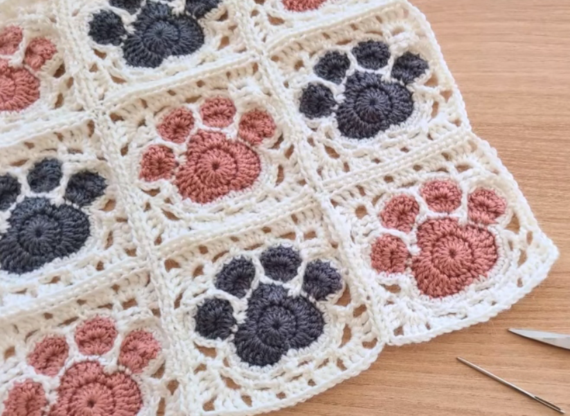 Crochet Paw Square Free Pattern