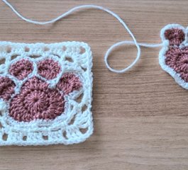 Crochet Paw Square Free Pattern