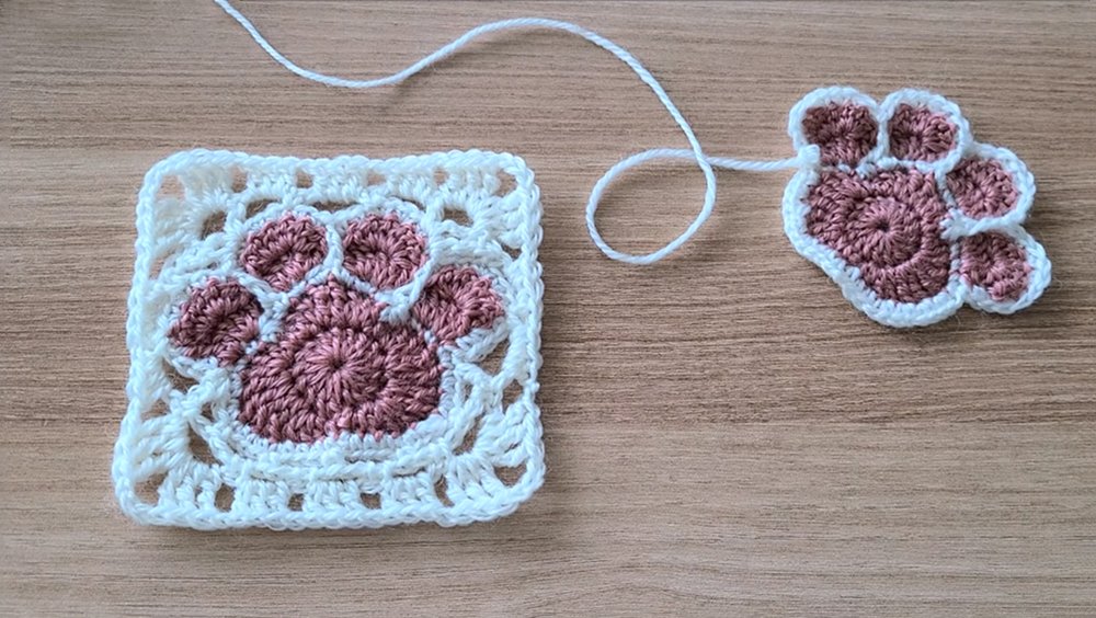 Crochet Paw Square Free Pattern