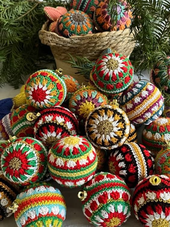 Christmas Ball Ornaments Free pattern