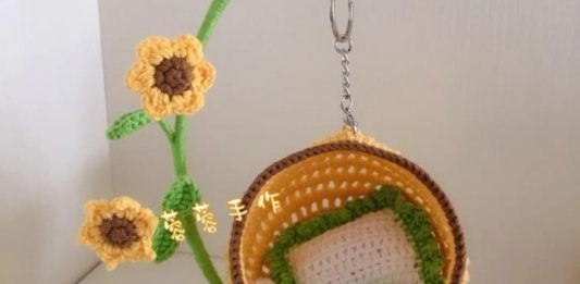 Crochet Flower Swing: A Charming Handmade Decoration