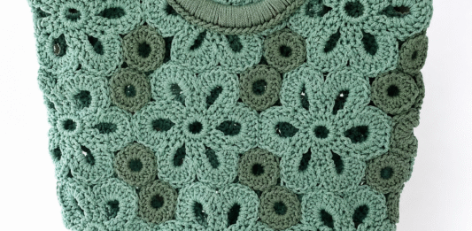 Crochet Bag Pattern with Flowers